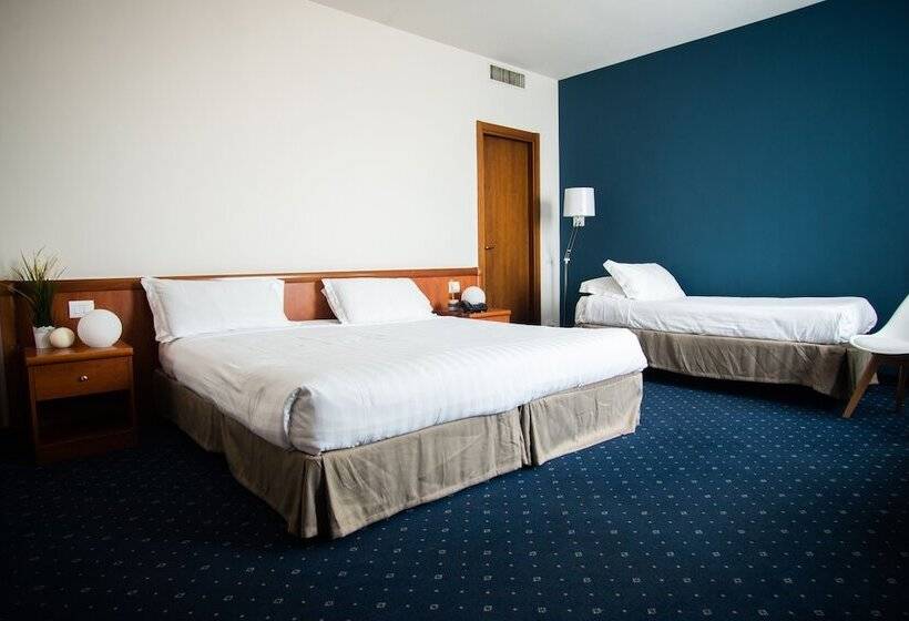 חדר סטנדרט לשלושה, Glis