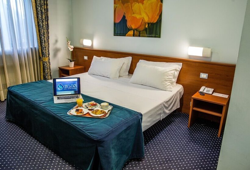 חדר סטנדרט לשלושה, Glis