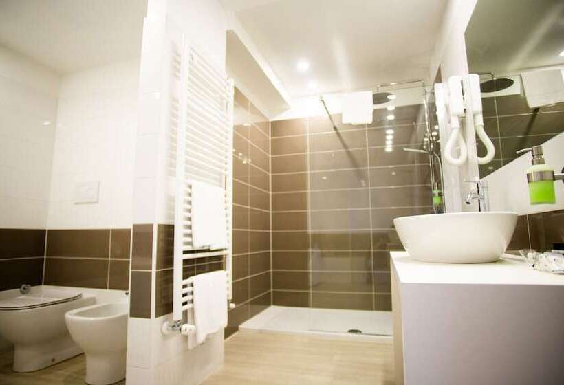 חדר סופריור לשלושה, Glis