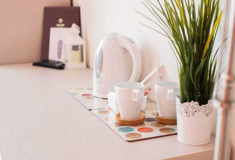 חדר סופריור לשלושה, Glis