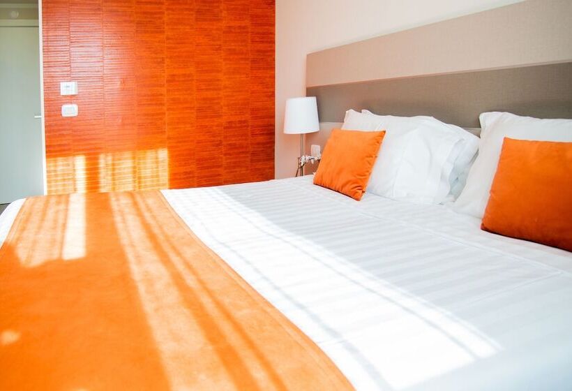 חדר סופריור לשלושה, Glis