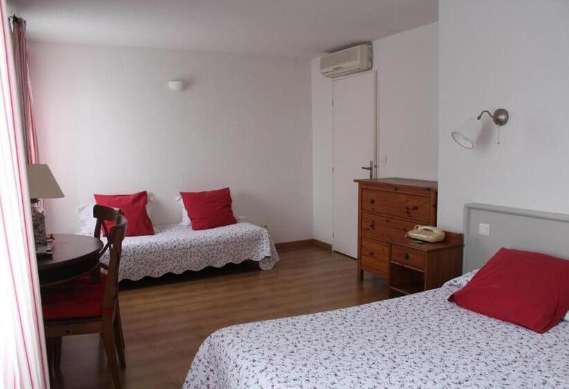 חדר סטנדרט לשלושה, Hôtel Le Clos Des Pins