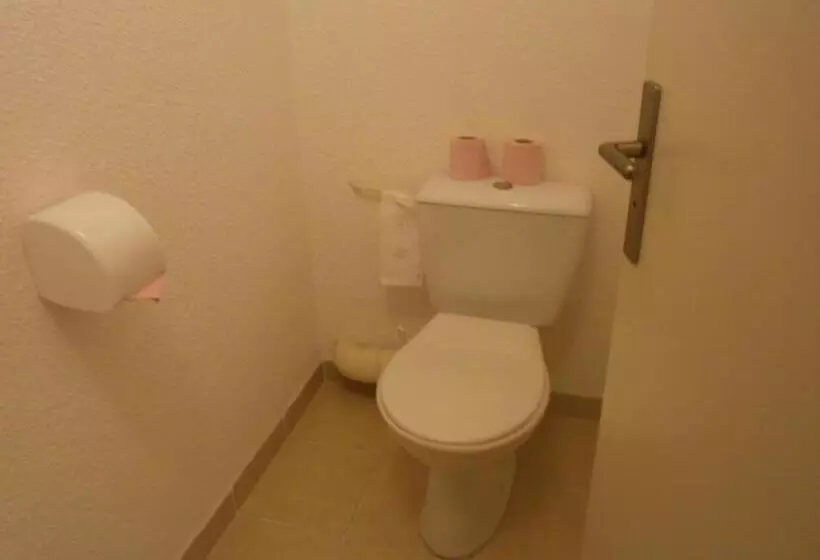 اتاق استاندارد سه نفره, Hôtel Le Clos Des Pins