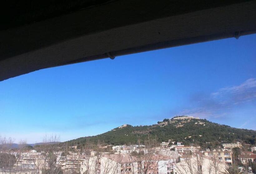 חדר סטנדרט לשלושה, Hôtel Le Clos Des Pins