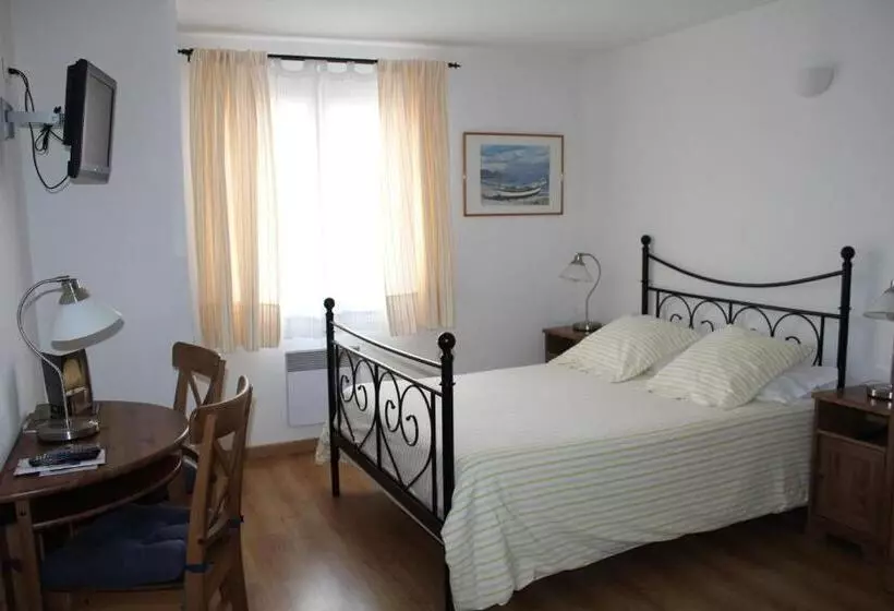 سوییت خانوادگی, Hôtel Le Clos Des Pins