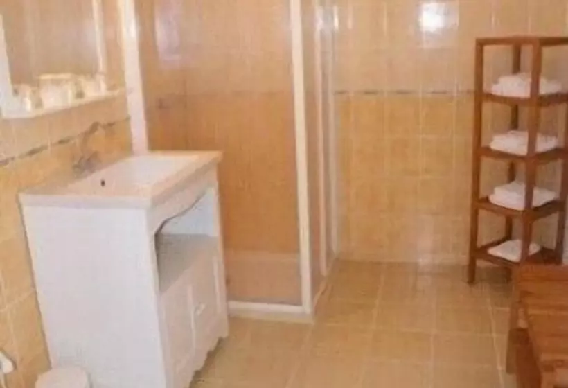 اتاق استاندارد سه نفره, Hôtel Le Clos Des Pins