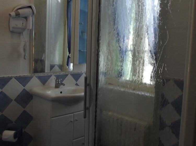 标准三人间, Hôtel Muret