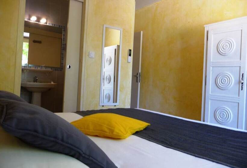 חדר סטנדרט מיטה זוגית, Hôtel Restaurant Le Colombier