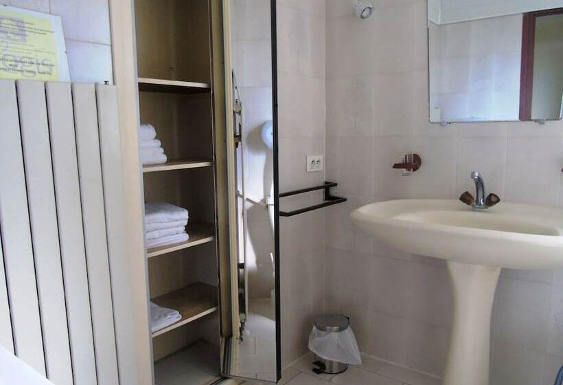 חדר משפחתי, Hôtel Restaurant Le Colombier