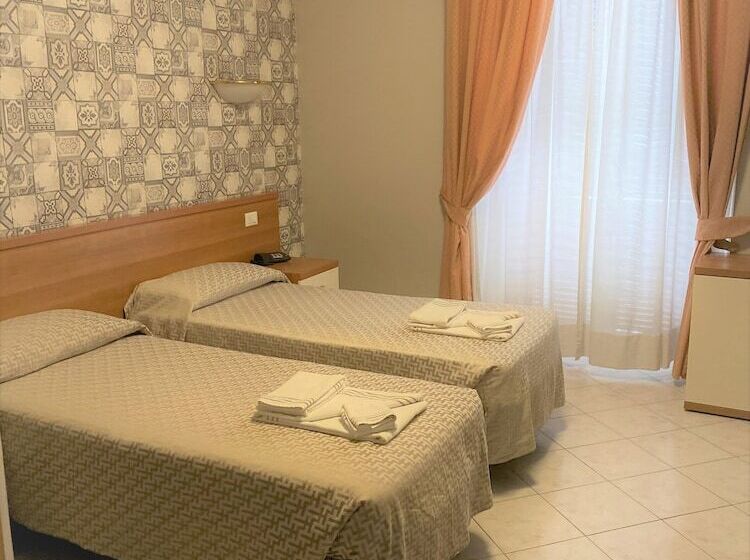 غرفة قياسية ثلاثية, Lo Scudiero