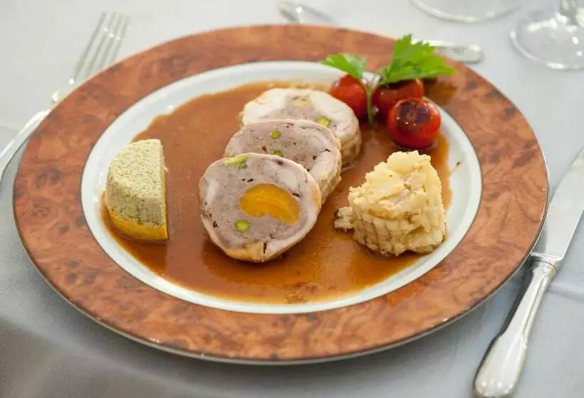 庭の見えるシングルルーム, Logis Spa Hotel Restaurant De La Poste