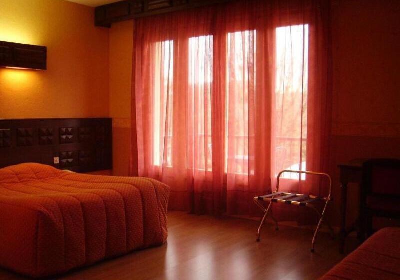 غرفة عائلية, Logis Hôtel Restaurant Chez Nous