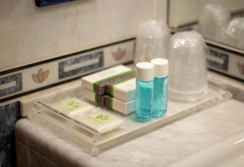 جناح جونيور, Pacific Hotel Fortino