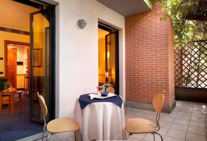 جناح جونيور, Pacific Hotel Fortino