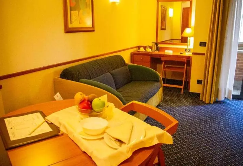سوییت جونیور, Pacific Hotel Fortino