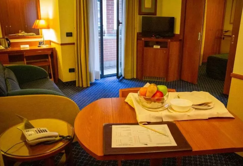 سوییت جونیور, Pacific Hotel Fortino