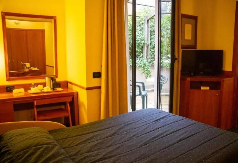 سوییت جونیور, Pacific Hotel Fortino