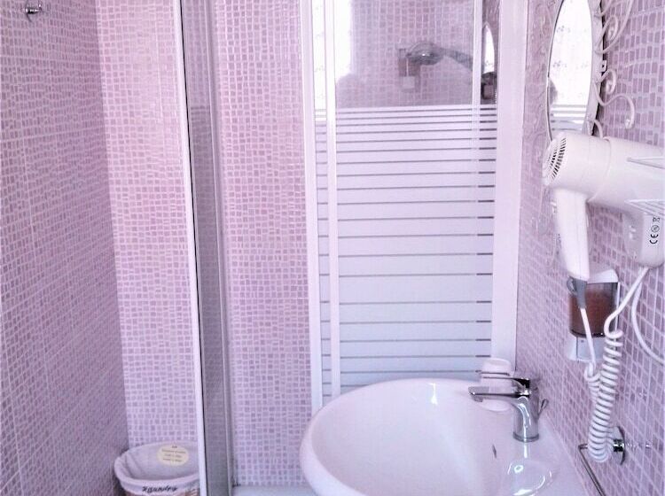 스탠다드 트리플 룸, Serenella