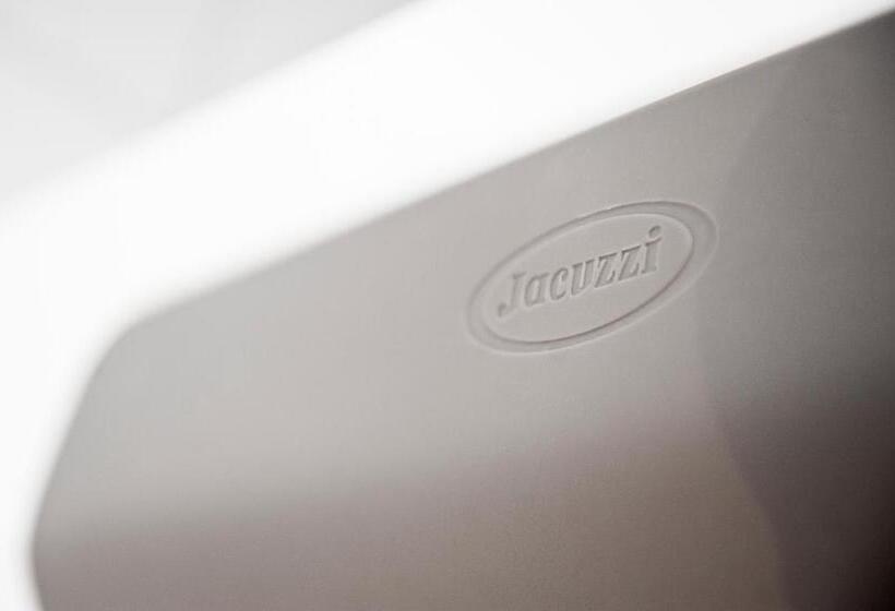 Номер Стандарт с Гидромассажем, The Originals Boutique, Hôtel Bulles By Forgeron, Lille Sud