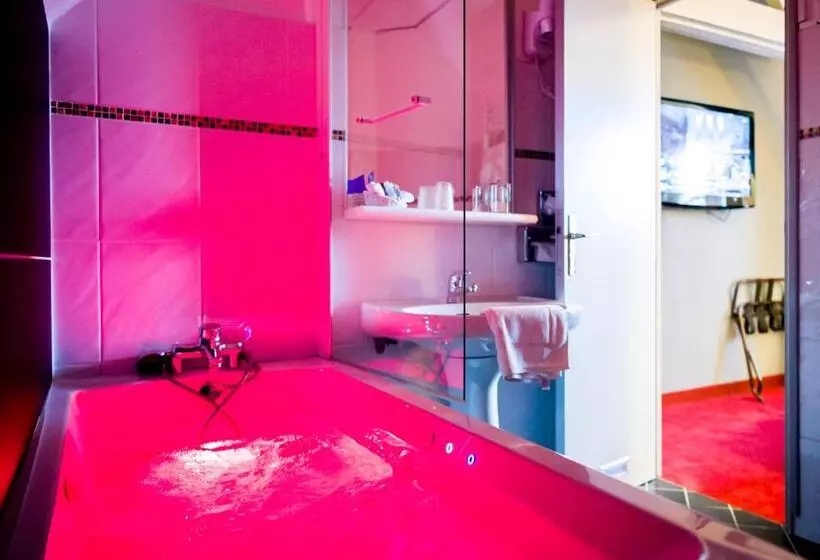 バスタブ付きスタンダードルーム, The Originals Boutique, Hôtel Bulles By Forgeron, Lille Sud