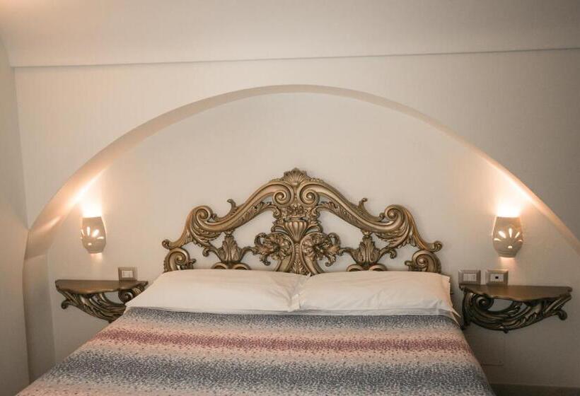 اتاق استاندارد با بالکن, B&b Del Castelvecchio