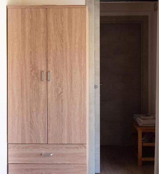 חדר סטנדרט מותאם לאדם עם מוגבלויות, Sa Guardia De Ferricci