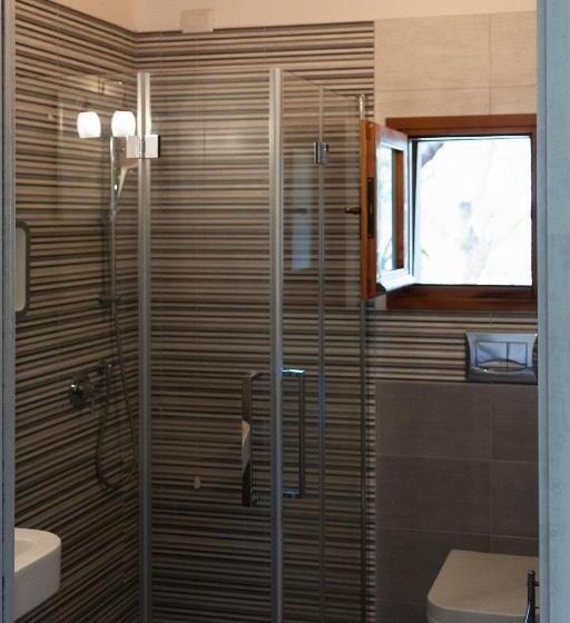 חדר סטנדרט מותאם לאדם עם מוגבלויות, Sa Guardia De Ferricci