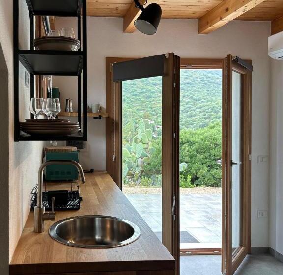 דירת חדר עם טרסה, Sa Guardia De Ferricci