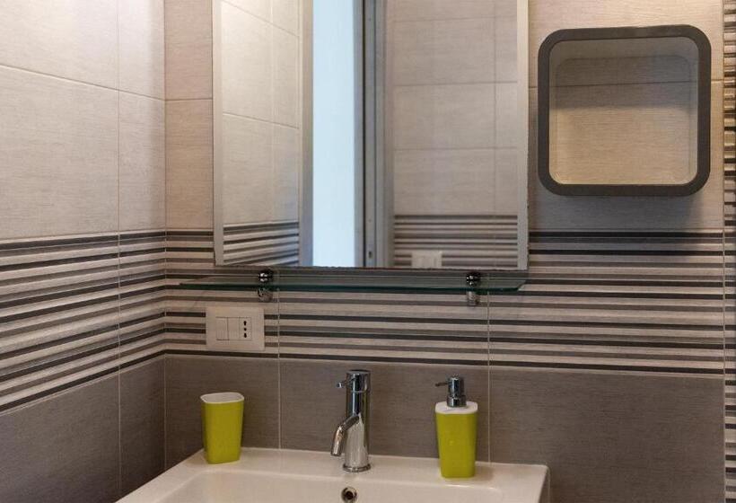 חדר סטנדרט מותאם לאדם עם מוגבלויות, Sa Guardia De Ferricci