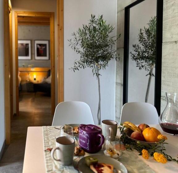 דירת חדר עם טרסה, Sa Guardia De Ferricci