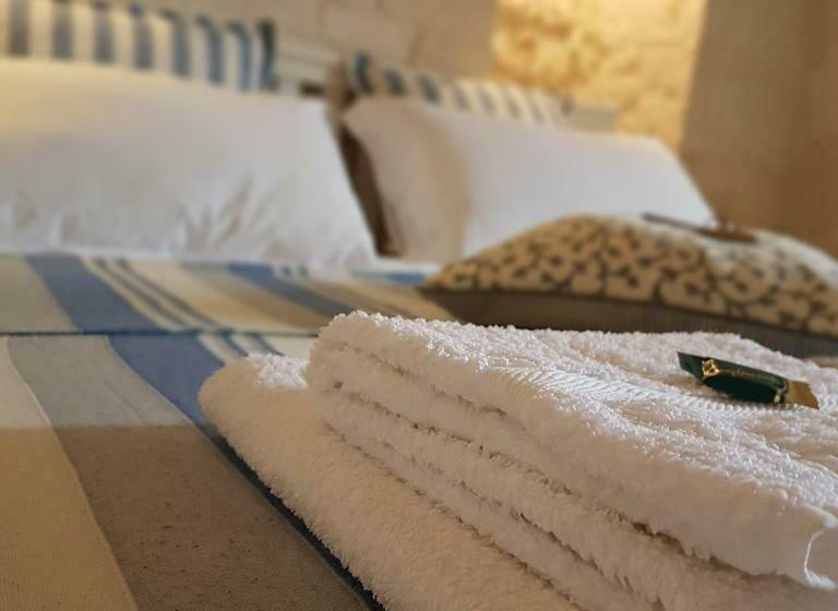 اتاق سوپریور با تخت بزرگ, Trulli Petra Chiara