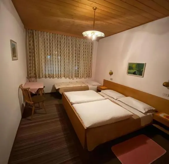 スタンダードトリプルルーム, Gasthof Albergo Ressmair