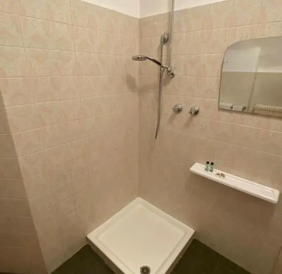バス共有のスタンダードルーム, Gasthof Albergo Ressmair