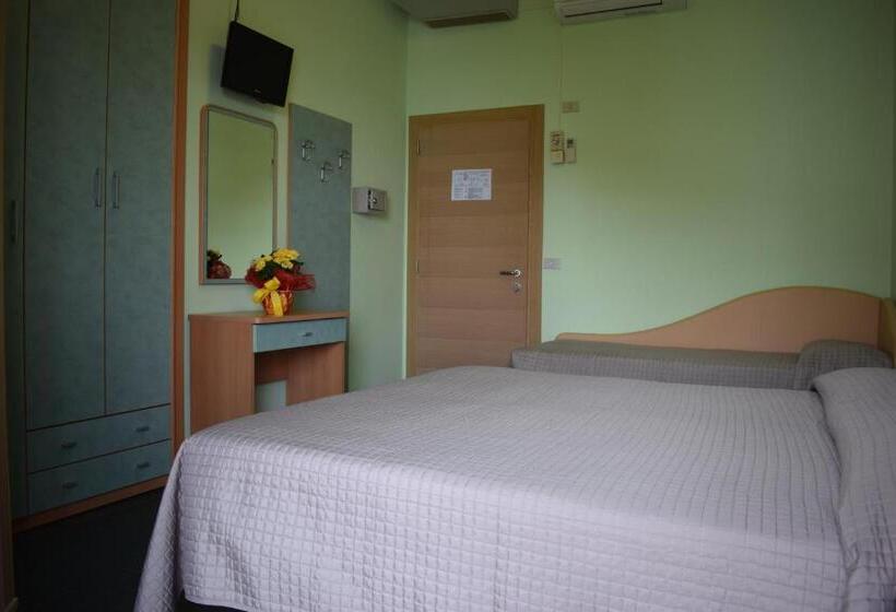 3-Bett-Standardzimmer, Martinez