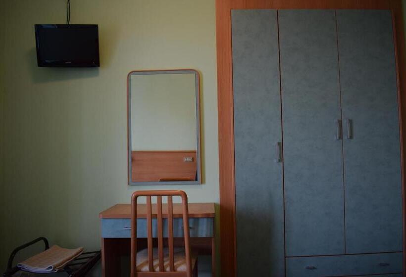 3-Bett-Standardzimmer, Martinez