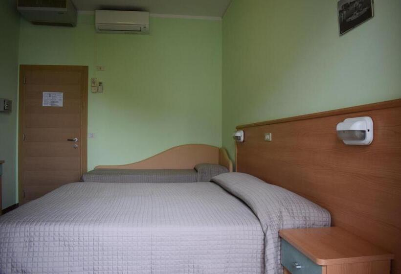 3-Bett-Standardzimmer, Martinez