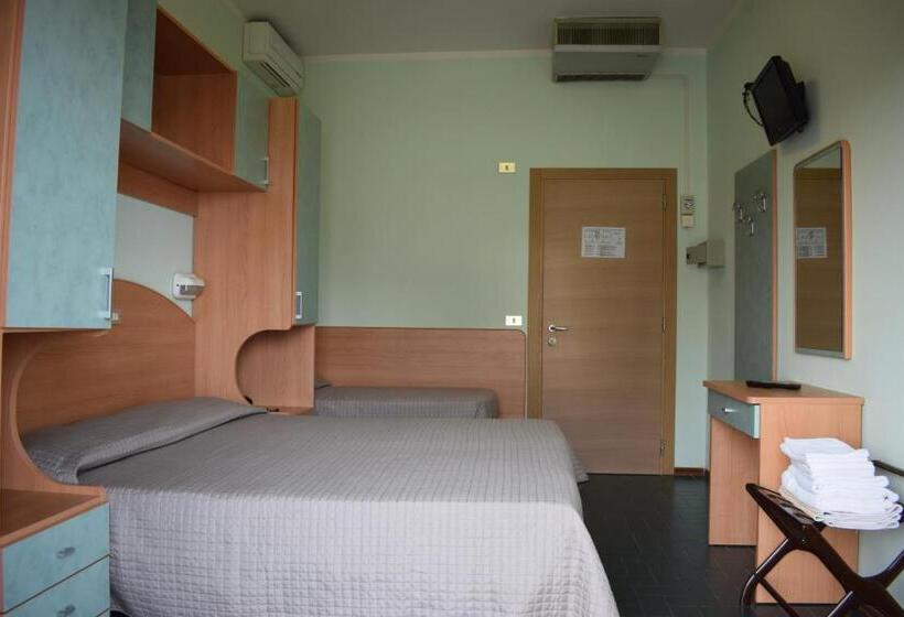 3-Bett-Standardzimmer, Martinez