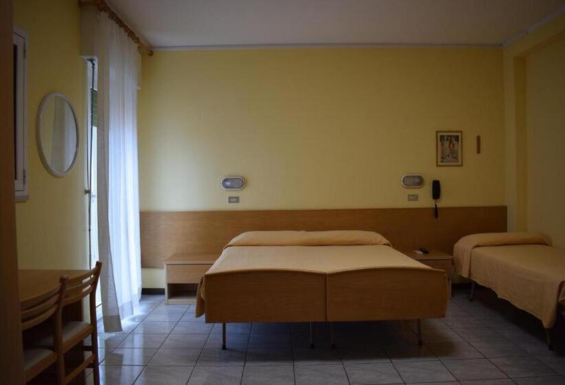 3-Bett-Standardzimmer, Martinez