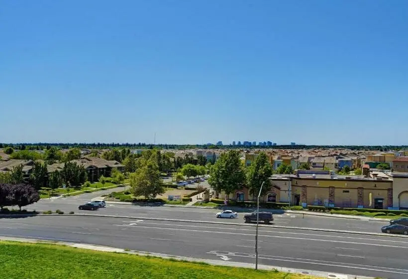キングサイズベッドのスイートルーム, Towneplace Suites Sacramento Airport Natomas