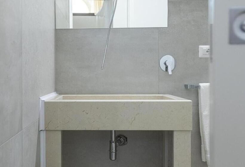 标准间带漩涡浴缸, Lucente Rooms & Suites