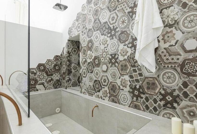 Номер Стандарт с Гидромассажем, Lucente Rooms & Suites