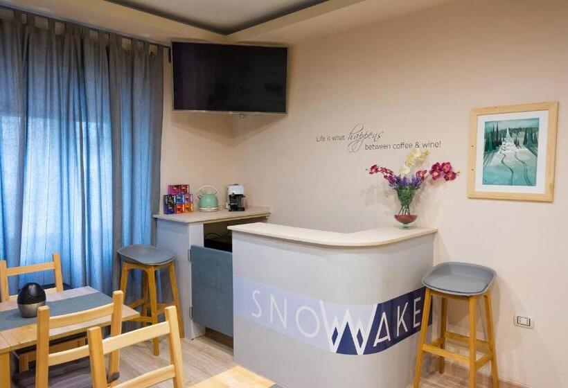 בית, 4 חדרי שינה, Snowake House