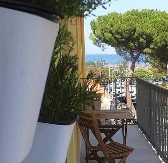 キングサイズベッドのスタンダードルーム, Xenia, B&b Soverato