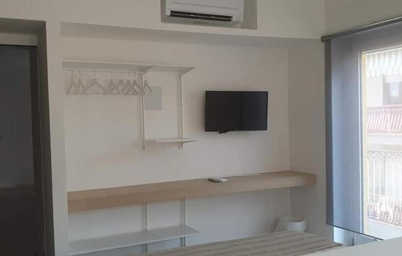 キングサイズベッドのスタンダードルーム, Xenia, B&b Soverato