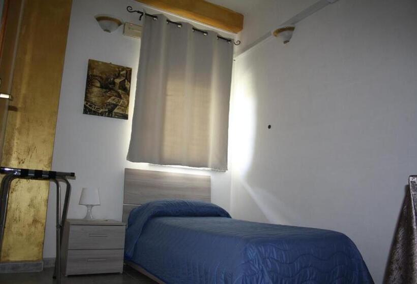 اتاق استاندارد سه نفره, B&b Borgo Pileri