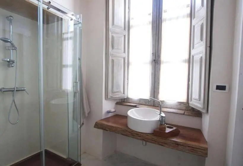 اتاق لوکس با چشم‌انداز دریا, Br1 Cibo & Benessere