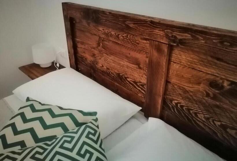 经济房, Tre Orologi