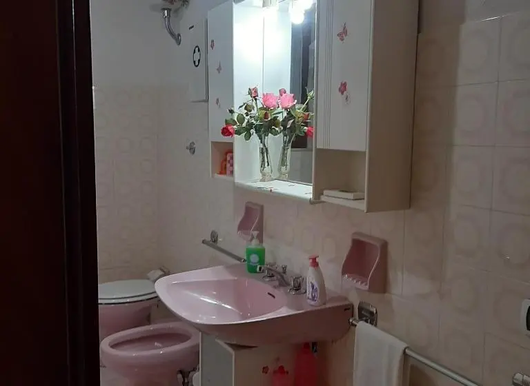 バスルーム共有のトリプルスタンダード, B&b Da Andreina