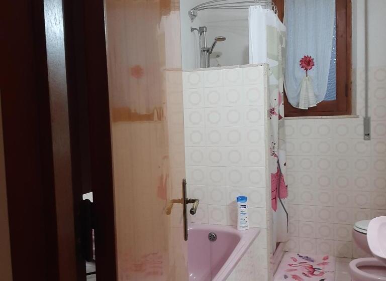 标准三人间共用浴室, B&b Da Andreina