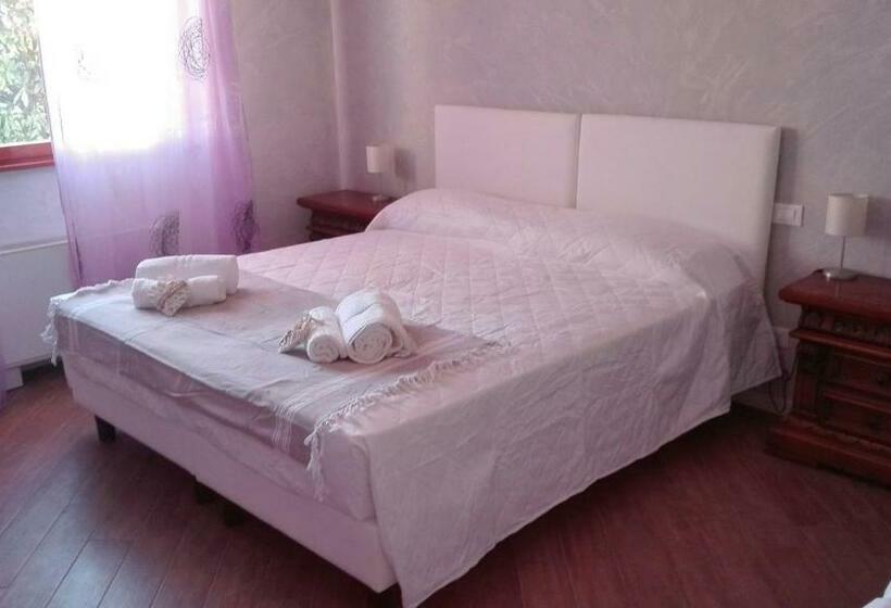 اتاق لوکس با چشمانداز باغ, La Bouganville B&b